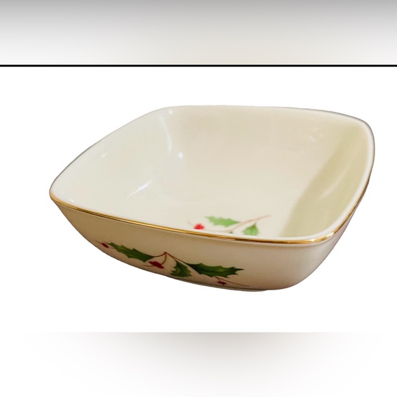 SET OF 2 LENOX HOLIDAY JOLLY BERRY COLLECTION 4.125” x 4.125” x 1.25” - Picture 5 of 15